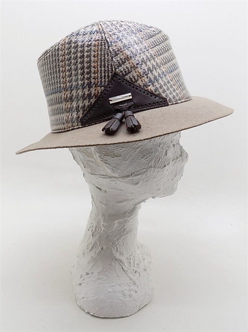 VICTOR IN LANA BEIGE CON CUPOLA LAMINATA