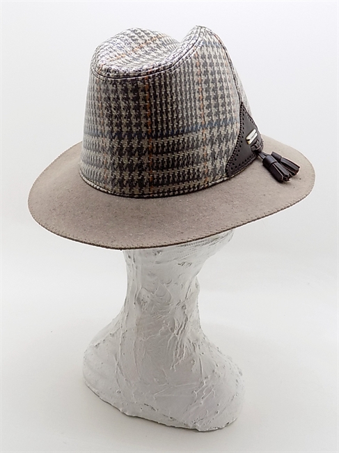 VICTOR IN LANA BEIGE CON CUPOLA LAMINATA