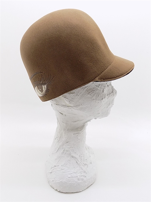 EMOJIHAT FELTRO BEIGE CON OCCHI RICAMATI-en
