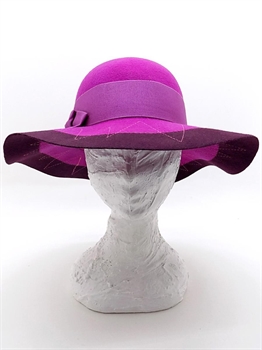 CAPPELLO FELTRO BICOLORE FUCSIA E VIOLA CON ZIG ZAG E FIOCCO-en