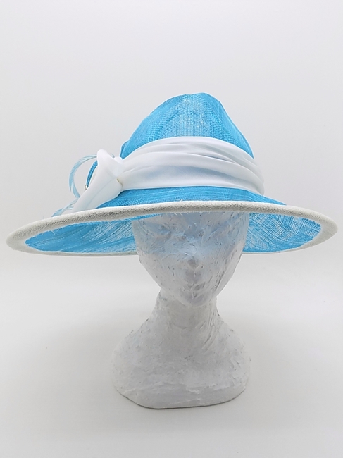 CAPPELLO IN SISAL AZZURRO CON FIOCCO BICOLORE AZZURRO/BIANCO