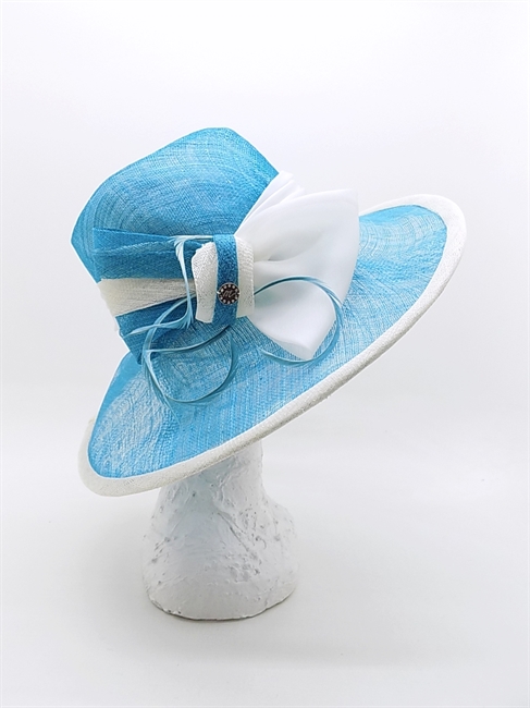 CAPPELLO IN SISAL AZZURRO CON FIOCCO BICOLORE AZZURRO/BIANCO-en