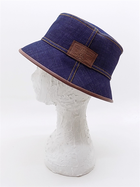 BUCKET HAT IN DENIM BLU E RAFIA CON DETTAGLI IN PELLE-en