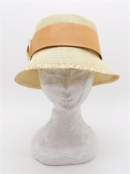 CLOCHE IN CARTA TESSILE BEIGE CON CINTURINO E FIBBIA-en