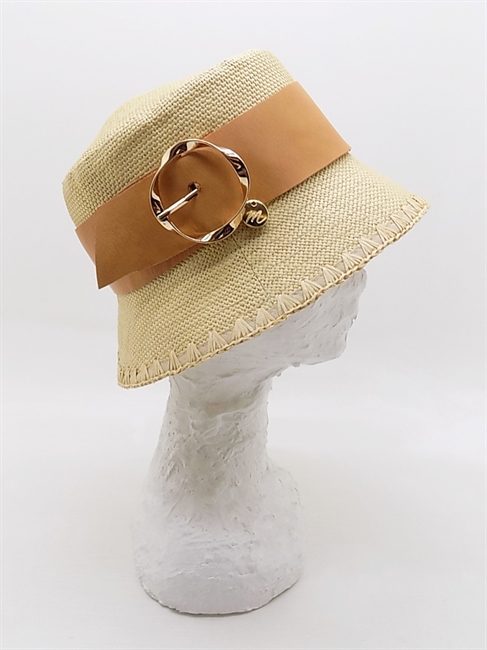 CLOCHE IN CARTA TESSILE BEIGE CON CINTURINO E FIBBIA-en