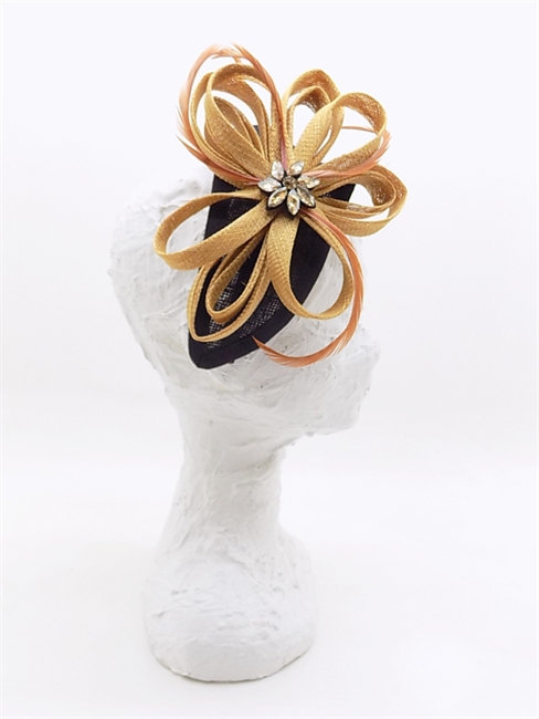 FASCINATOR IN SISAL NERO E GIALLO CON RICCIOLI PIUME E STRASS