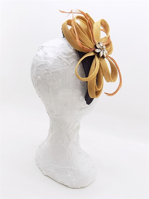 FASCINATOR IN SISAL NERO E GIALLO CON RICCIOLI PIUME E STRASS