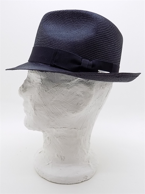 GILLES IN PARASISOL CON NASTRO FIOCCO BLU-en