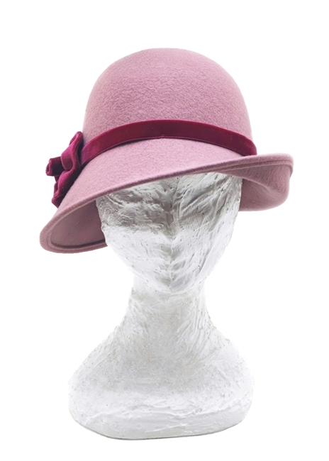 CLOCHE FELTRO ROSA MALVA CON CINTURINO E FIORE IN VELLUTO