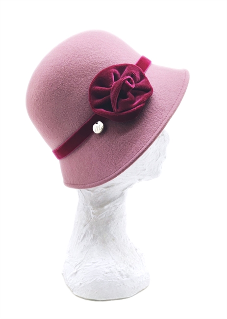 CLOCHE FELTRO ROSA MALVA CON CINTURINO E FIORE IN VELLUTO