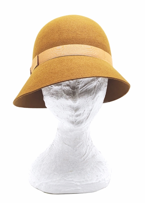 NINA CLOCHE FELTRO RASATO MARRONE CHIARO TESA ASIMMETRICA