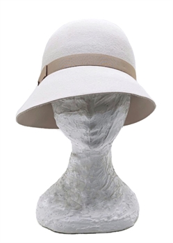 NINA CLOCHE FELTRO RASATO CREMA TESA ASIMMETRICA