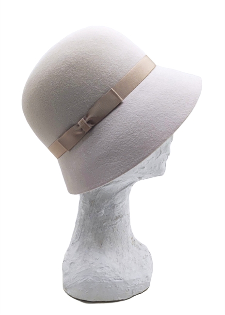 NINA CLOCHE FELTRO RASATO CREMA TESA ASIMMETRICA