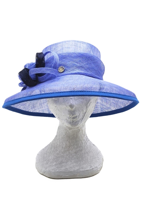 CAPPELLO IN SISAL AZZURRO POLVERE CON TESA RIPIEGATA E ROSA
