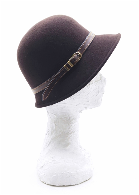 CLOCHE IN FELTRO MARRONE CACAO CON CINTURINO