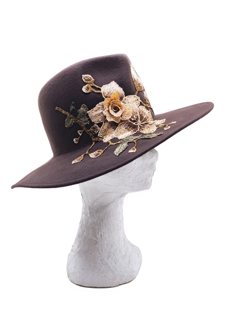 FEDORA FELTRO MARRONE CACAO CON APPLICAZIONI FLOREALI RICAMATE