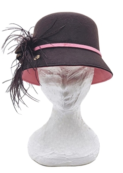 CLOCHE IN FELTRO BICOLORE CON FIORE DI RASO E PIUME DI MARABU'