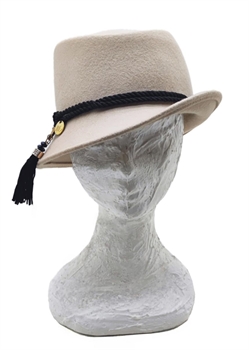 FEDORA IN FELTRO BEIGE CON CORDINO NAPPINE E STRASS
