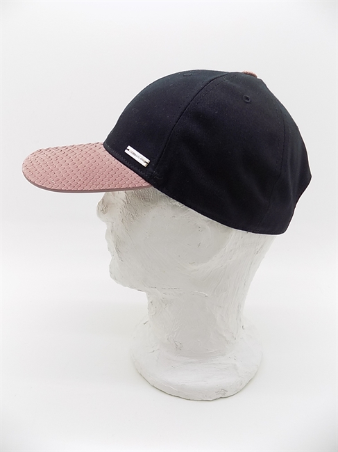 BASEBALL IN COTONE NERO CON VISIERA IN PELLE ROSA-en