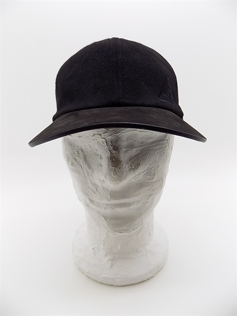 BASEBALL IN CASHMERE NERO CON VISIERA IN PELLE