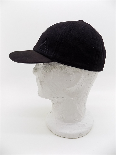 BASEBALL IN CASHMERE NERO CON VISIERA IN PELLE