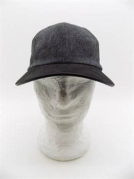 BASEBALL IN CASHMERE GRIGIO CON VISIERA IN PELLE