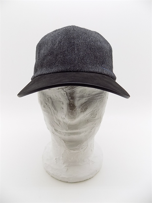 BASEBALL IN CASHMERE GRIGIO CON VISIERA IN PELLE