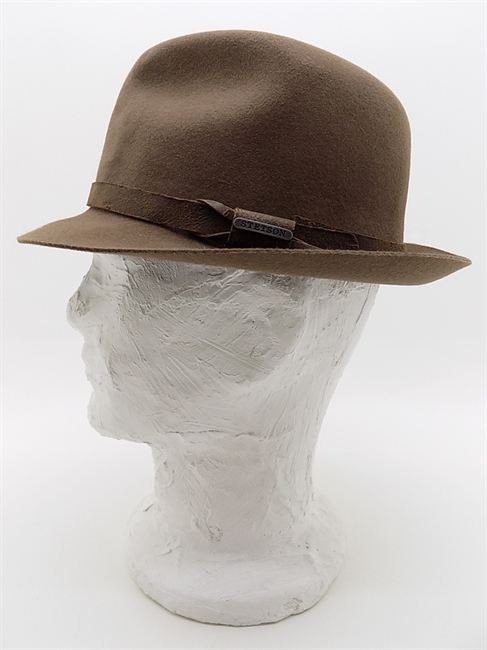 CAPPELLO PLAYER IN FELTRO MARRONE CHIARO CON CINTURINO IN PELLE