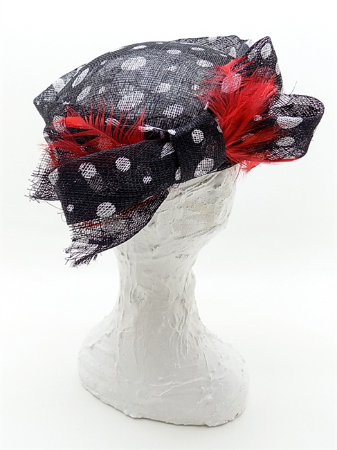 CAPPELLO A POIS CON PIEGHE E FIOCCO NERO